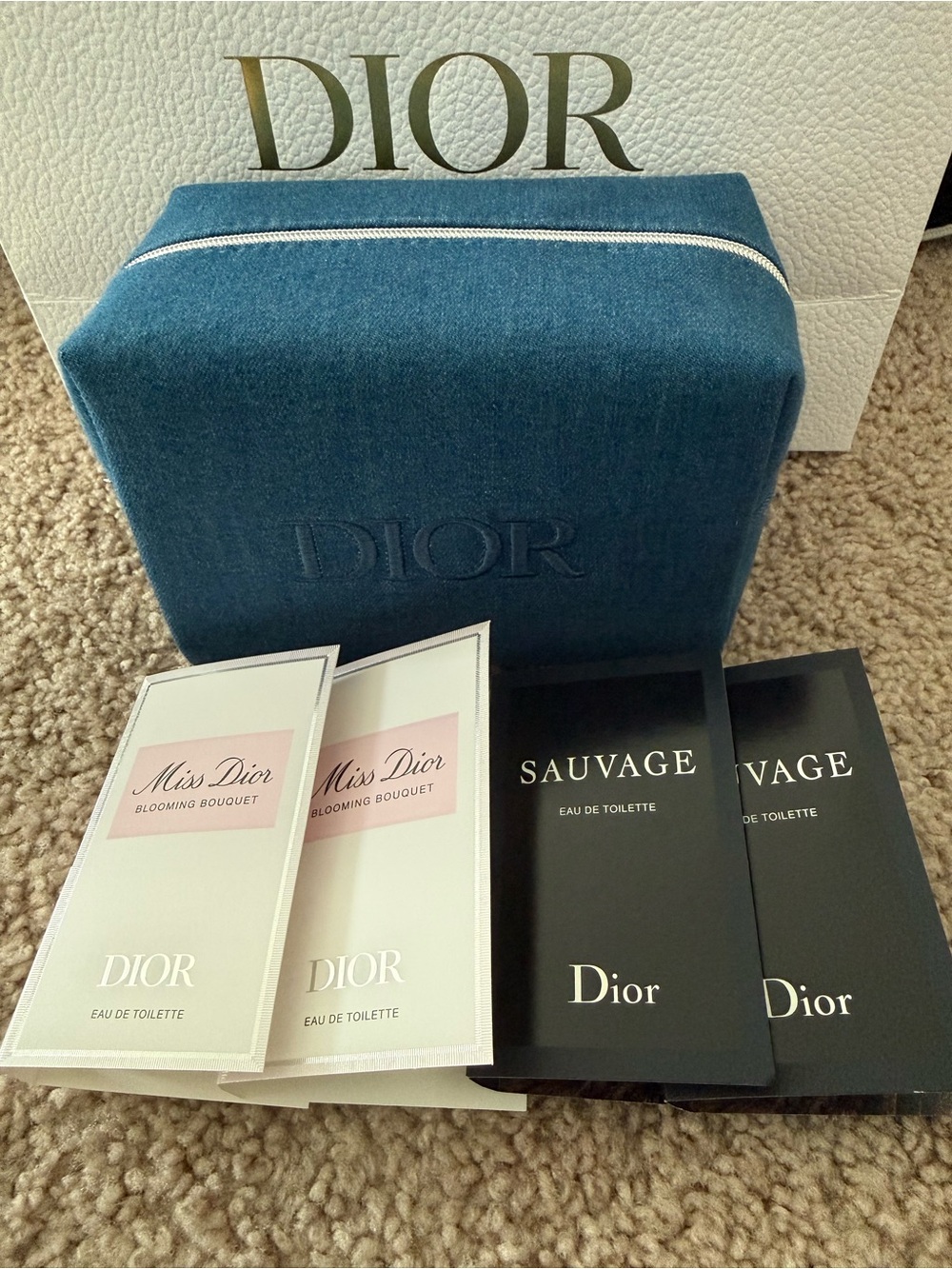 DIOR POUCH with 4 sample size scents